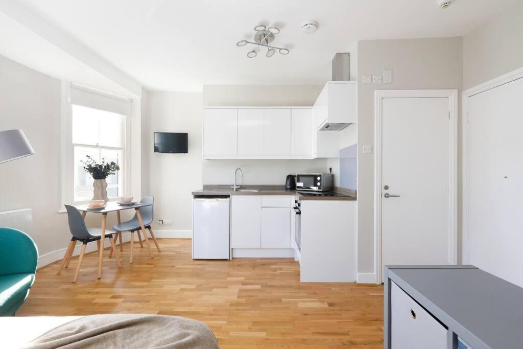 Cosy Studio Flat Moments From The Beach, Kemptown Hove Extérieur photo